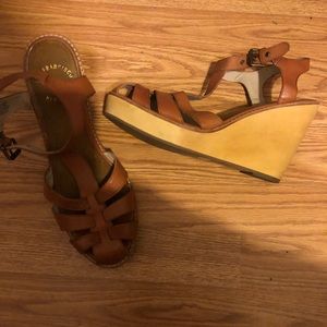 Gap Brown Wedges
